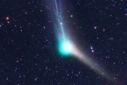 Фотограф запечатлел геомагнитную бурю на комете Каталина